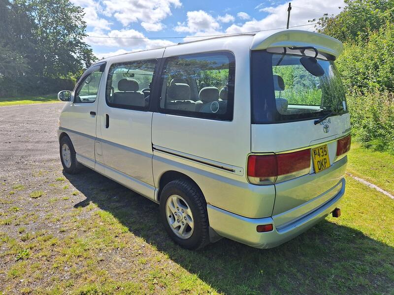 TOYOTA HIACE