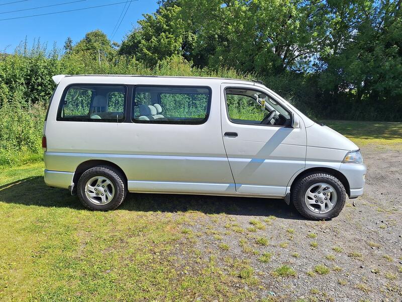 TOYOTA HIACE