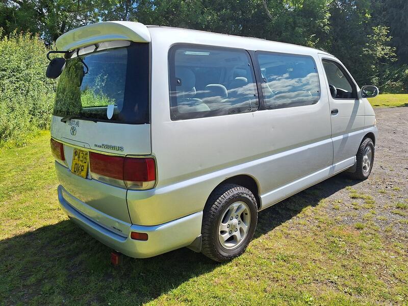 TOYOTA HIACE