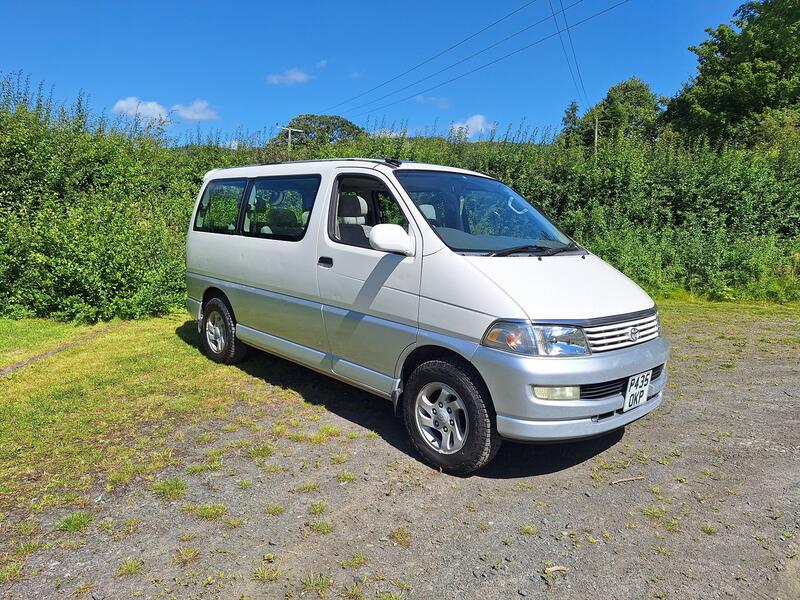 TOYOTA HIACE